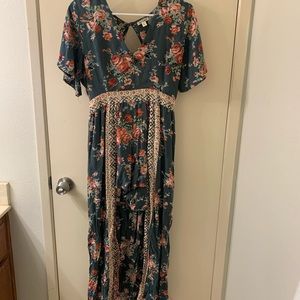 Floral print short sleeve dress.